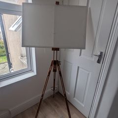 Easel