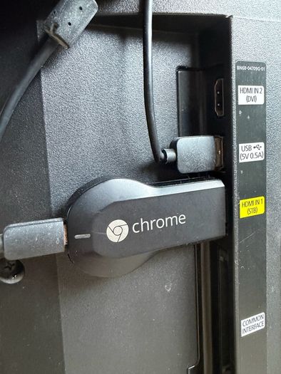 Samsung 32-Inch HD TV (Google Chromecast)