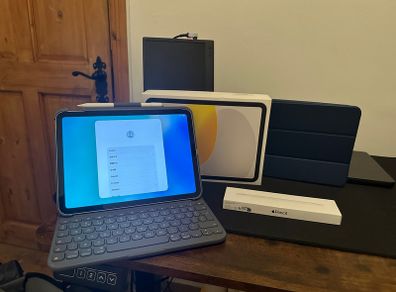 iPad 10th Gen 64GB +Keyboard Case + Pencil