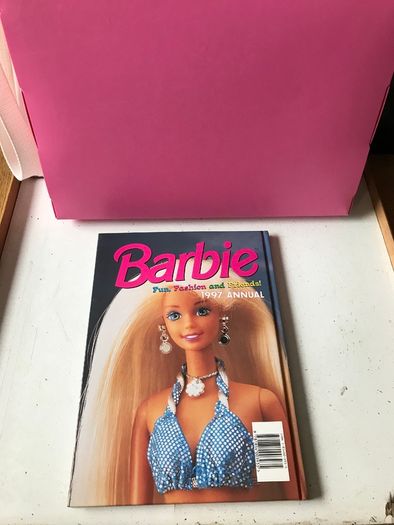 Vintage Barbie Annual & Carry case
