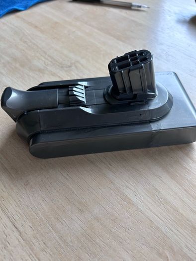 Dyson battery v12
