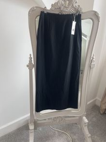 BNWT Smart Black Fine Pin Stripe Skirt size 8 reg