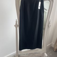 BNWT Smart Black Fine Pin Stripe Skirt size 8 reg