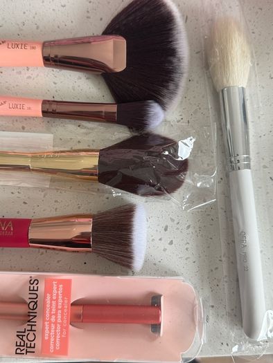 Makeup brushes new