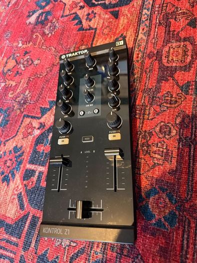 Native Instruments Z1 DJ Mixer- Traktor