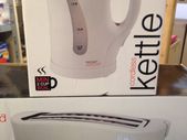 White Kettle and 4 Slice Toaster set Basic