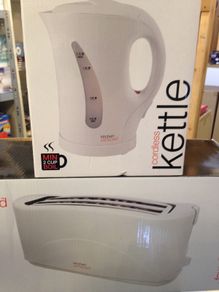 White Kettle and 4 Slice Toaster set Basic