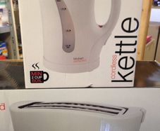 White Kettle and 4 Slice Toaster set Basic