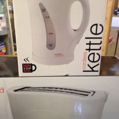 White Kettle and 4 Slice Toaster set Basic