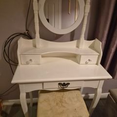 dressing table