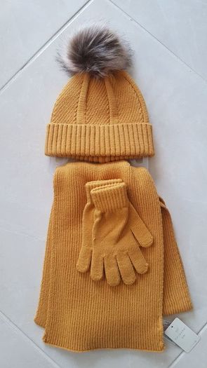 Hat + scarf + gloves
