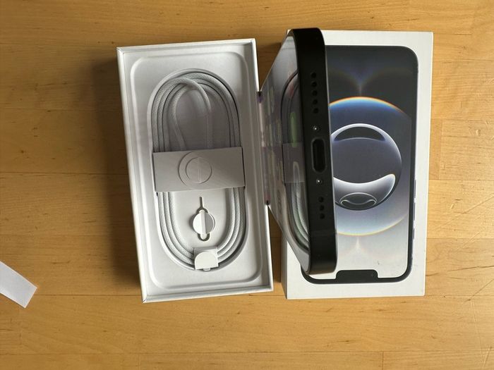 iPhone 16e 512 gb unlocked (Warranty)