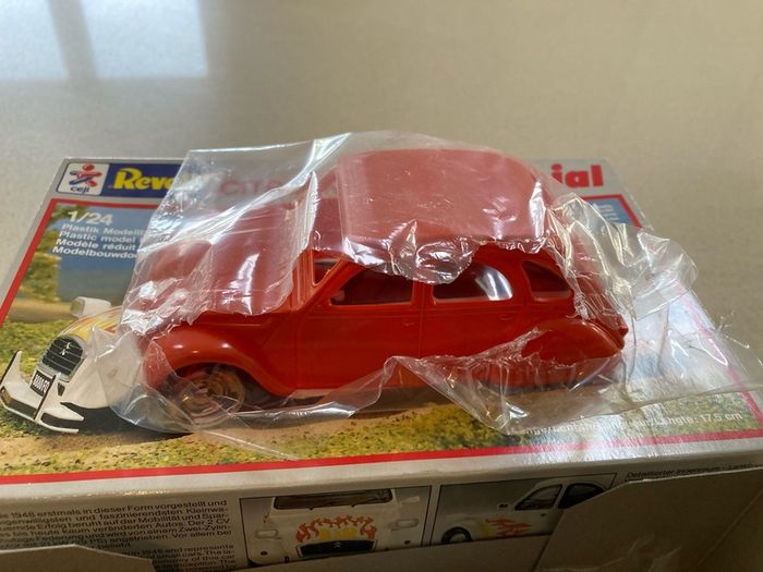 Revell Citroen 2 CV Special scale 1/24