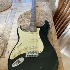 Harley Benton vintage/first runs blackie left handed Strat