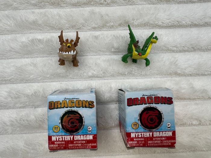 Mystery Dragon Series 1 mini Spin Master Dreamworks Dragons Barf and Belch and Meatlug  approx. 5 cm. damaged boxes Please see photos