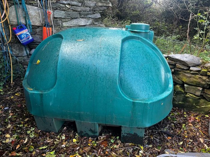 Oil tank
