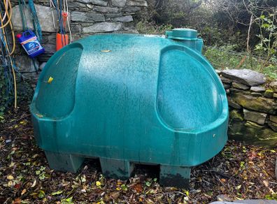 Oil tank