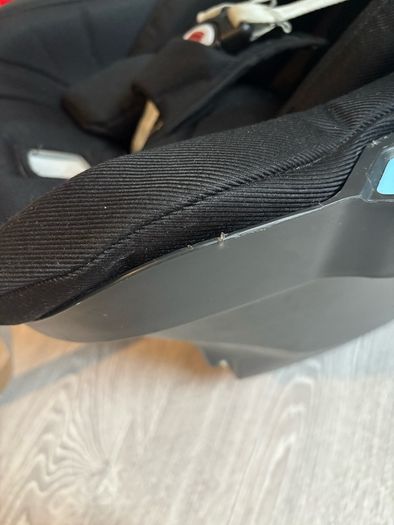 Uppababy Mesa isize Car seat plus base and rain cover