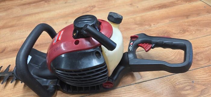 Hedge trimmer mountfield