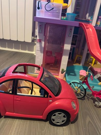 Barbie dream house like new + extras