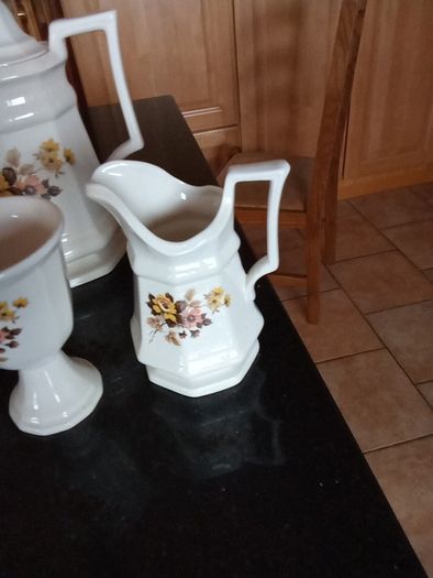 Pottery. Now Reduced To 40.00