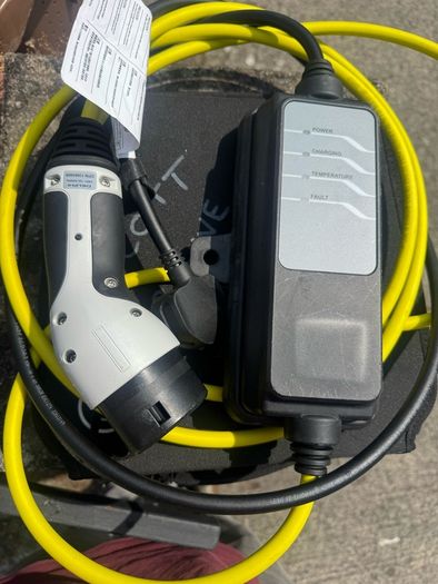 Type 2 car charger. 3 pin plug