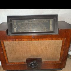 Phillips War era Vintage Radio