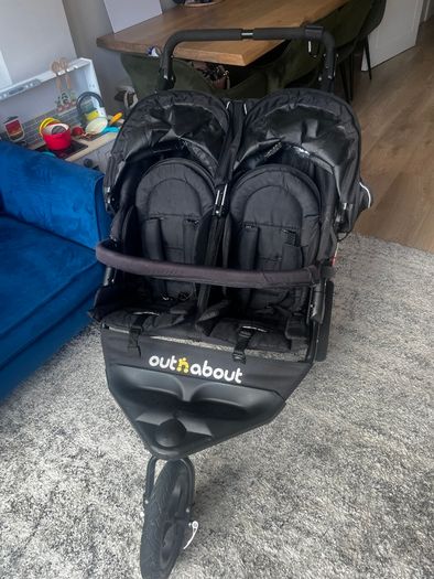 Double Buggy Out n About Nipper V4  (Excellent condition)