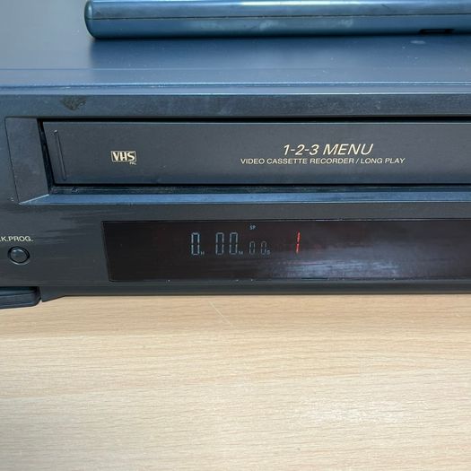 Mitsubishi HS-821V Video Cassette Player With Remote