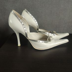 White high heels, size 6
