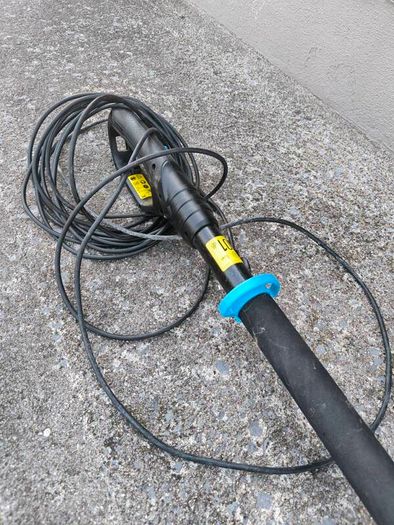 Electric hedge cutter