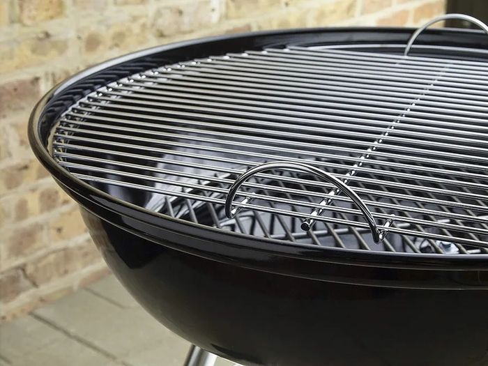 BBQ Grill with Porcelain-Enamelled Lid & Bowl, Tripod Stand & Wheels, Chromed Grill Grate Black