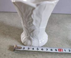 Lovely vintage 4" Vase Country ware by COALPORT.