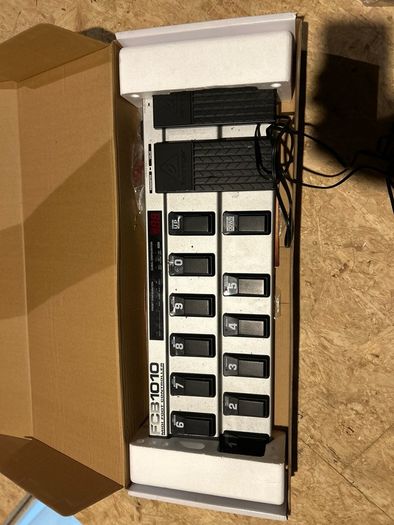 Berhinger FCB1010 midi foot controller