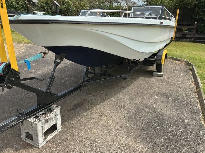 Stratos 600 Boat