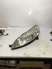 Peugeot 407 headlight