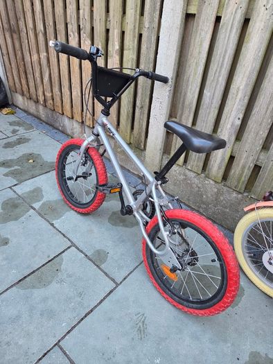 Decathlon Wipe 16-inch BMX bike