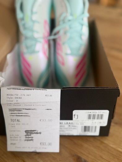 BNWT Girls football boots UK5.5