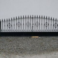 Driveway gates