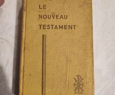 Le Nouveau Testament By Father Buzy A Priest Of The Sacred Heart Of Betharran.1937 Hardback In Good Condition.  See Photos For Same.
