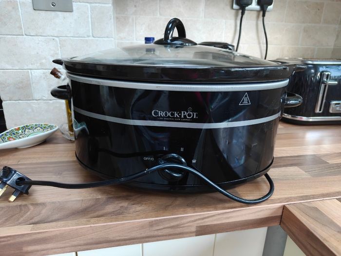 Slow cooker