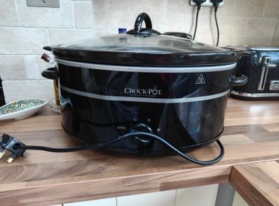 Slow cooker