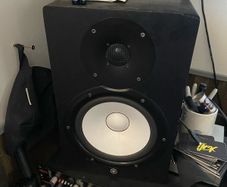 Yamaha HS8s