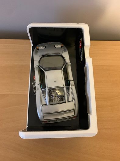 1/18 Burago Model Car Bugatti EB110 1991