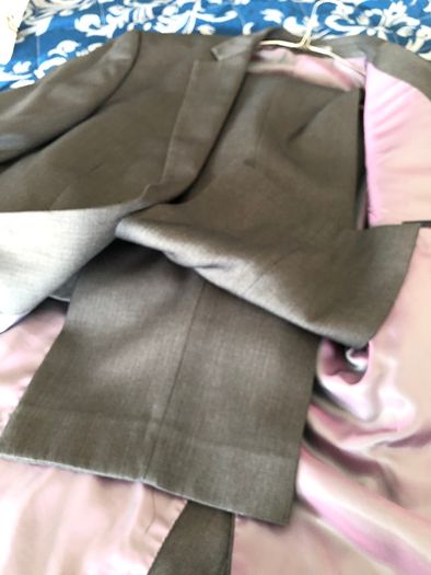 Daniel Grahame 2 piece suit size 42S like new CLEAR OUT