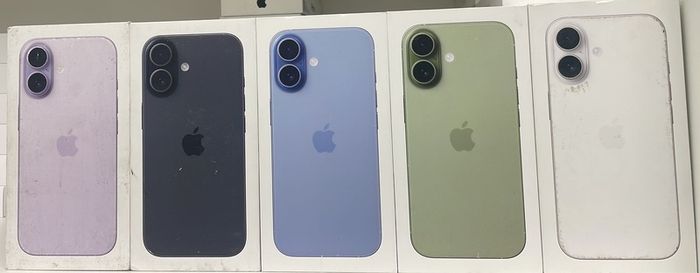 iPhone 17,256GB (IRISH STOCK) ALL COLOURS AVAILABLE Brand New Sealed Unlocked 1 year Apple Warranty Free Screen Protector and Phone Cover RECEIPT