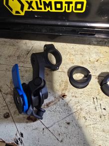 Quadlock with damper