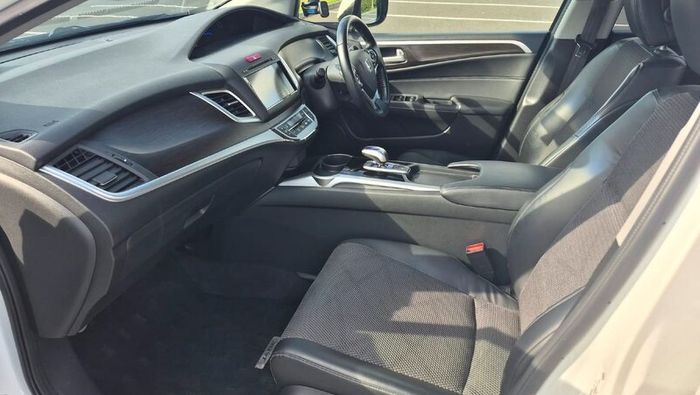 2016 Honda Jade 1.5, Hybrid (6 Seater)