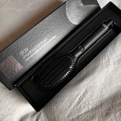 GHD Glide smoothing hot brush