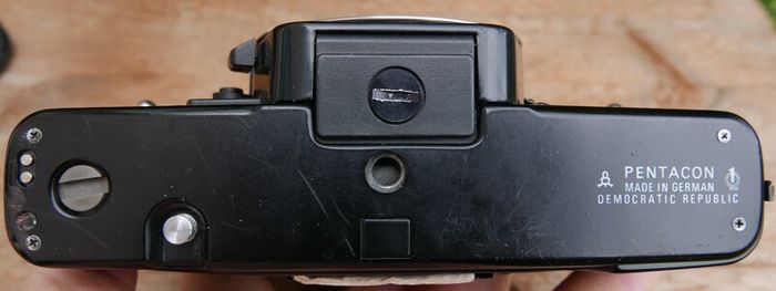 RARE Praktica B200 35mm Film SLR Camera HOIA 49mm Lens ( works well)